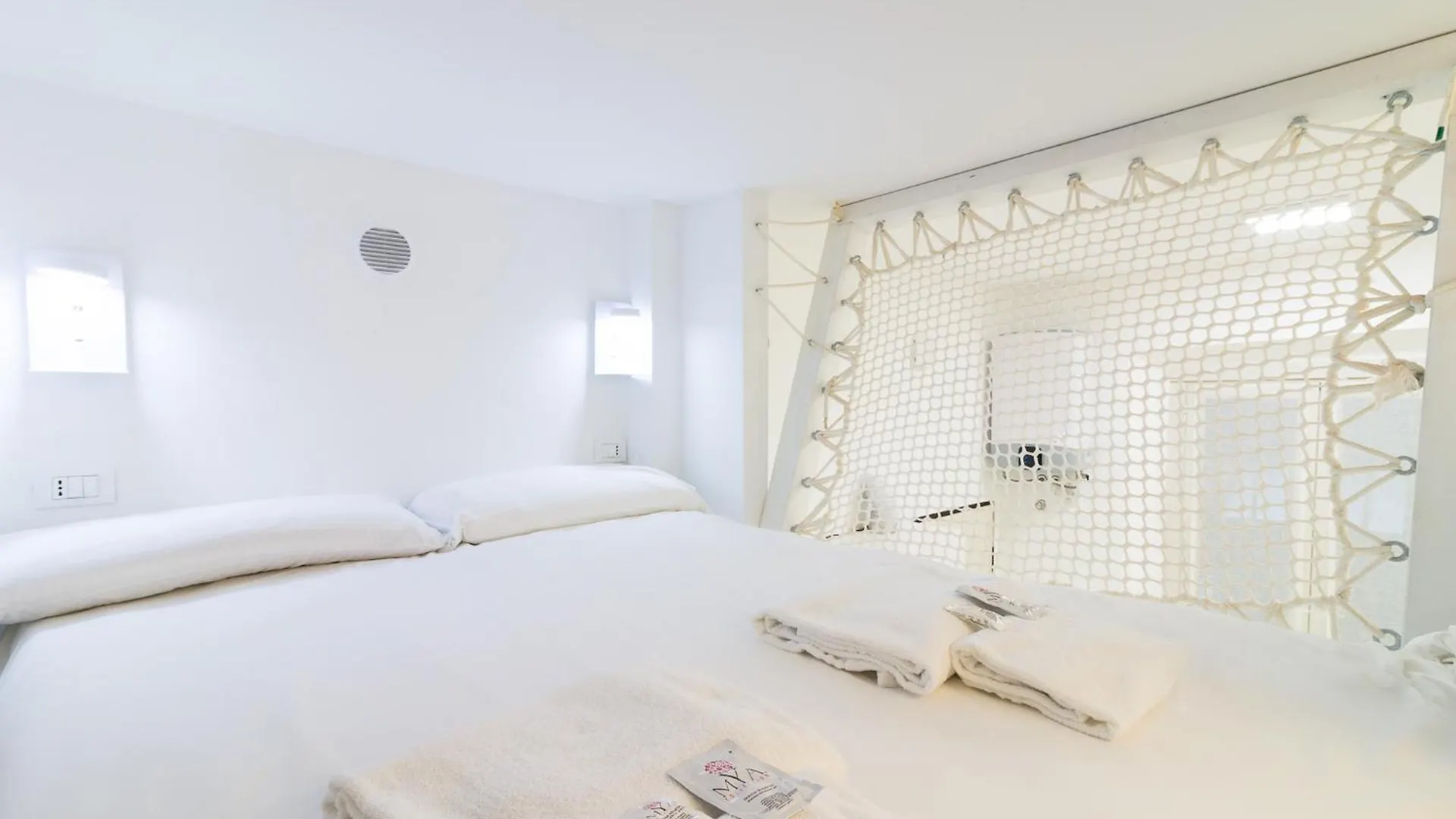 Tiny House Darsena Apartment Milan Italy