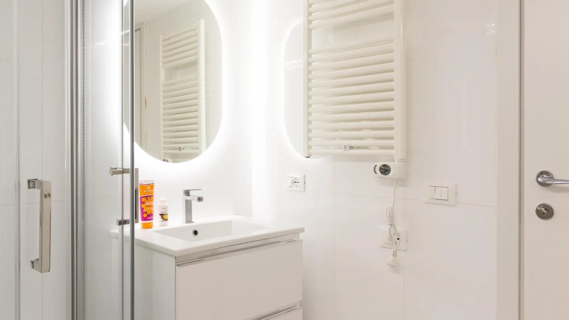 Tiny House Darsena Apartment Milan Italy