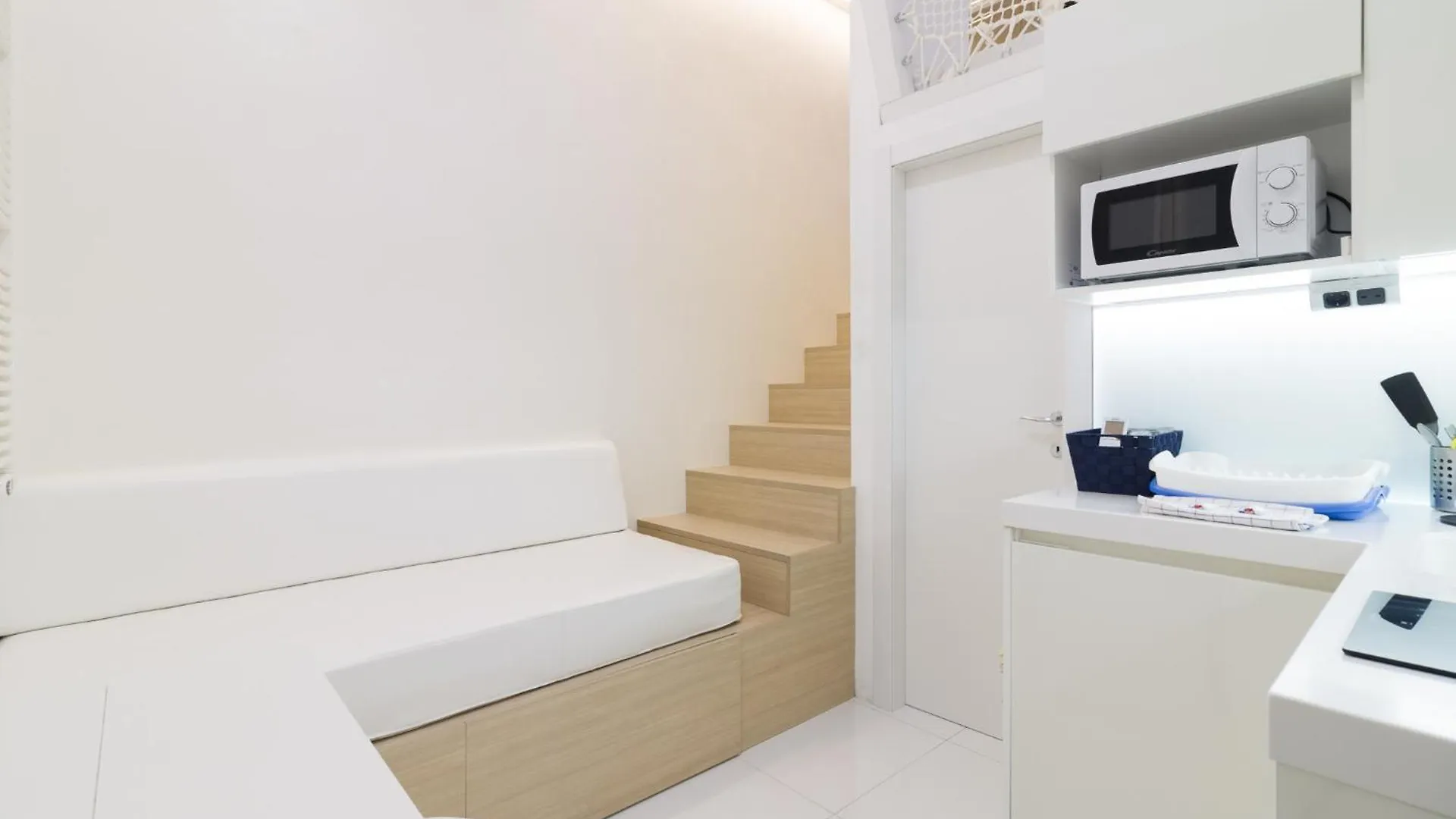 Tiny House Darsena Apartment Milan Italy
